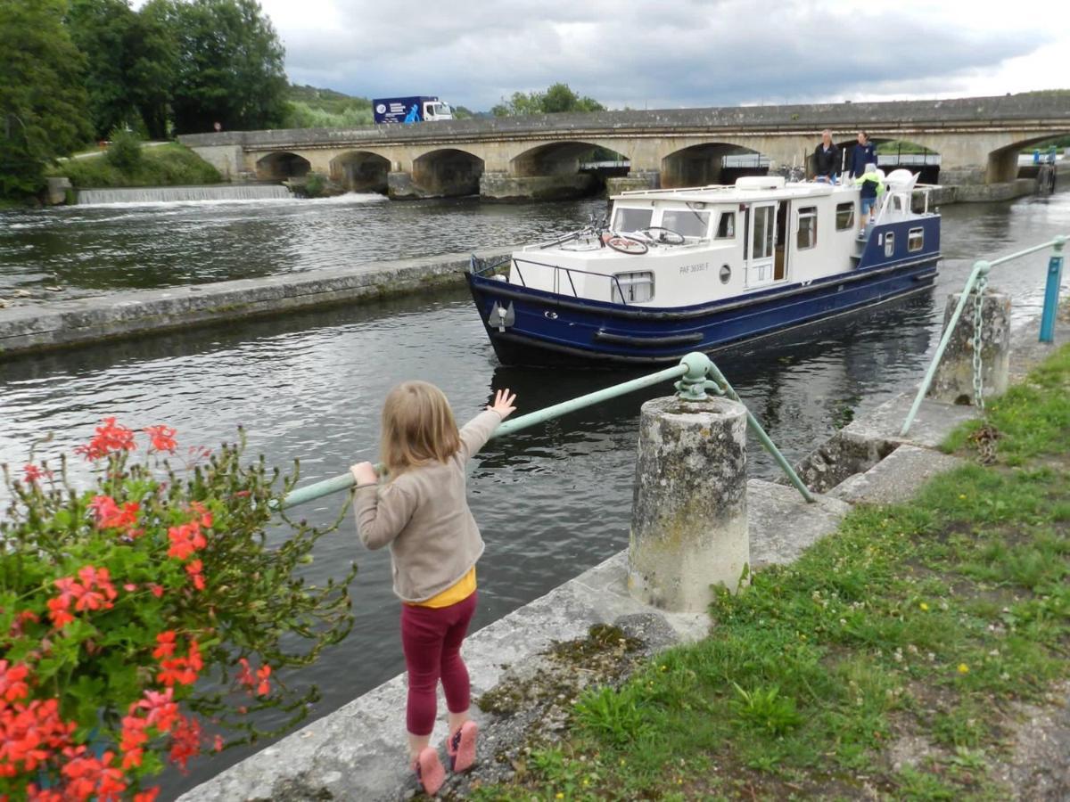 Entre Canal Et Vignes Bed & Breakfast Escolives-Sainte-Camille Exterior photo